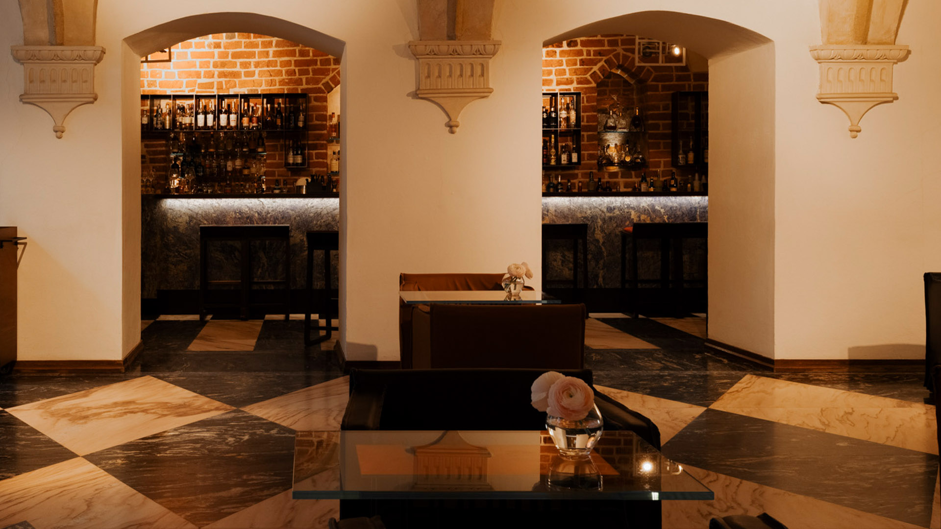 Hotel-warszawa-pieciogwiazkowy-hotel-w-centrum-warszawy-restauracja-szostka