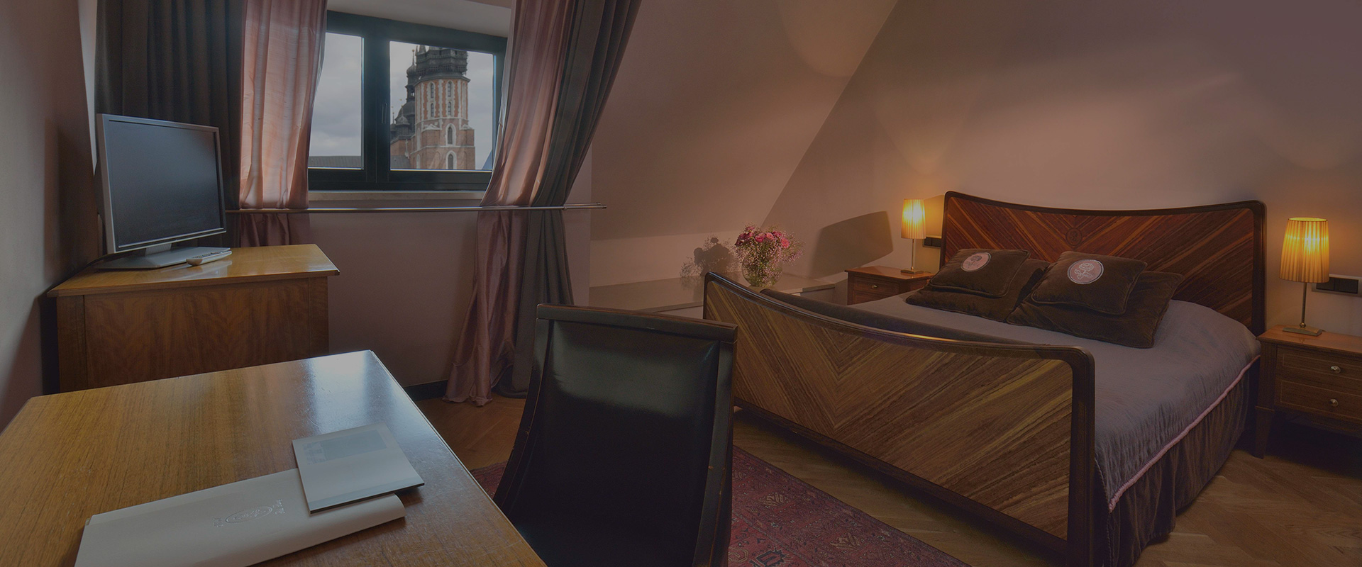 Hotel-warszawa-pieciogwiazkowy-hotel-w-centrum-warszawy-penthouse-z-tarasem-widokowym