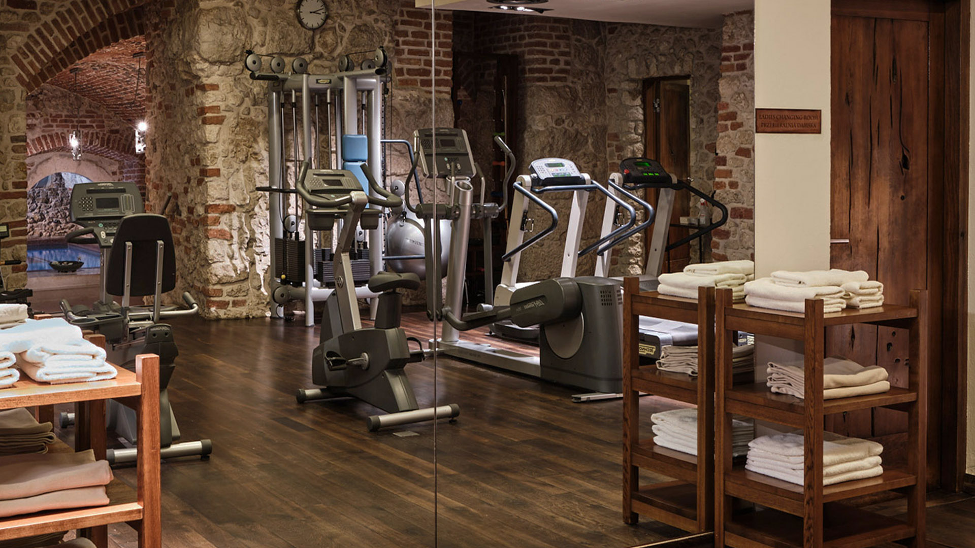 hotel-stary-pieciogwiazkowy-hotel-w-centrum-krakowa-wellness-i-spa