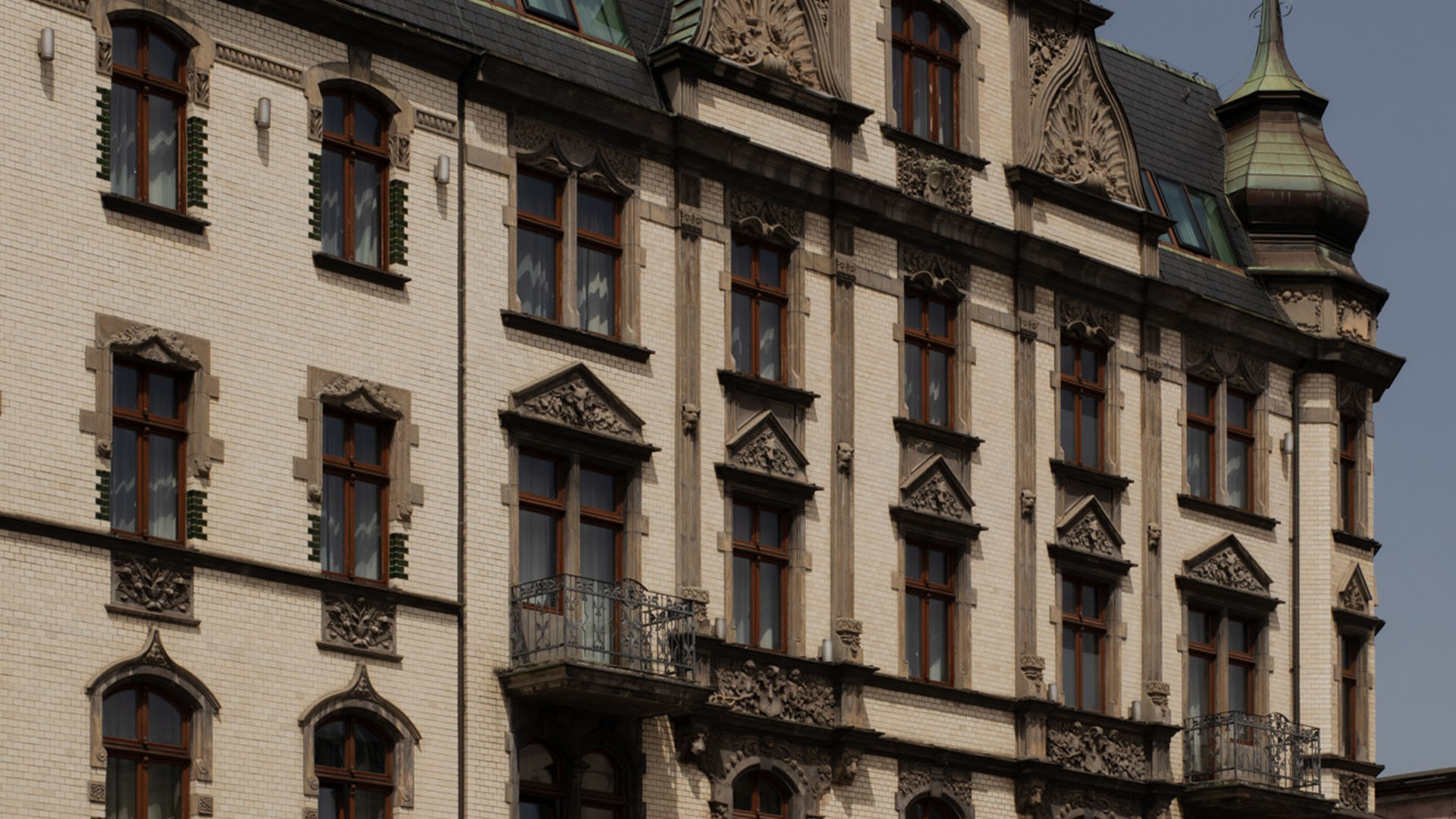Hotel-monopol-katowice-pieciogwiazkowy-hotel-w-centrum-katowic