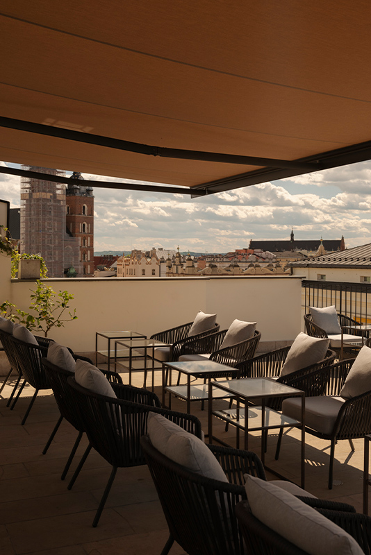 Hotel-warszawa-pieciogwiazkowy-hotel-w-centrum-warszawy-restauracja-szostka