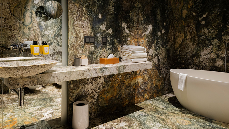 Hotel-warszawa-pieciogwiazkowy-hotel-w-centrum-warszawy-junior-suite