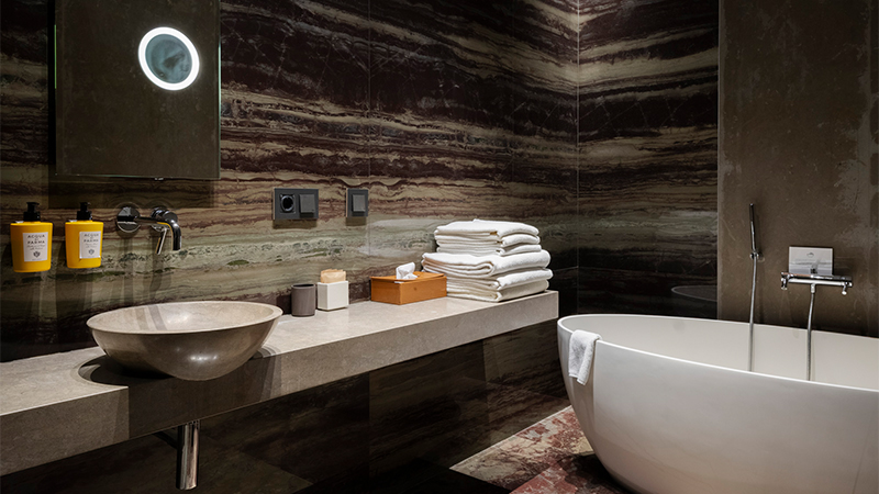 Hotel-warszawa-pieciogwiazkowy-hotel-w-centrum-warszawy- junior-suite-z-2-lozkami