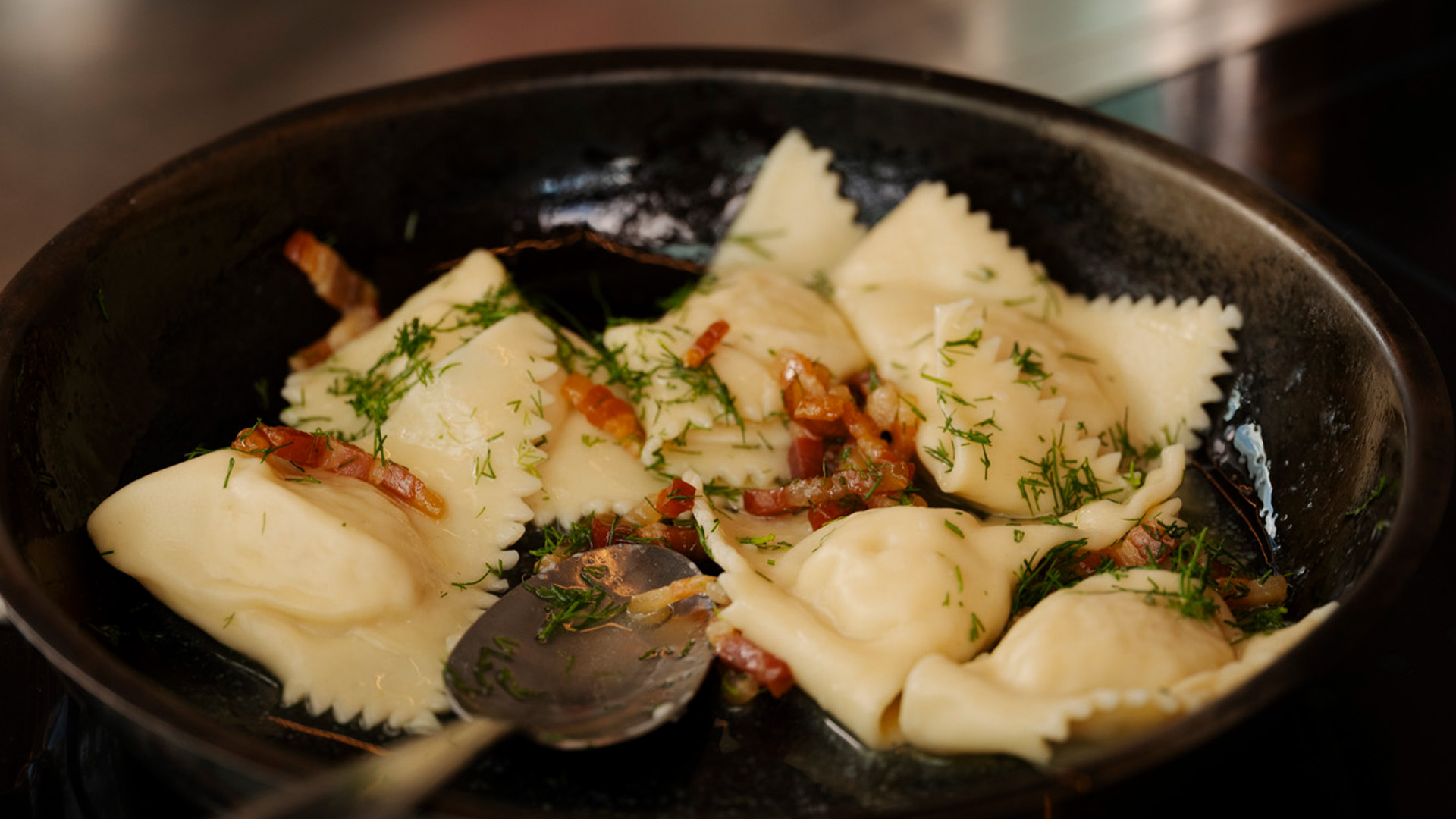 Hotel-warszawa-pieciogwiazkowy-hotel-w-centrum-warszawy-restauracja-szostka