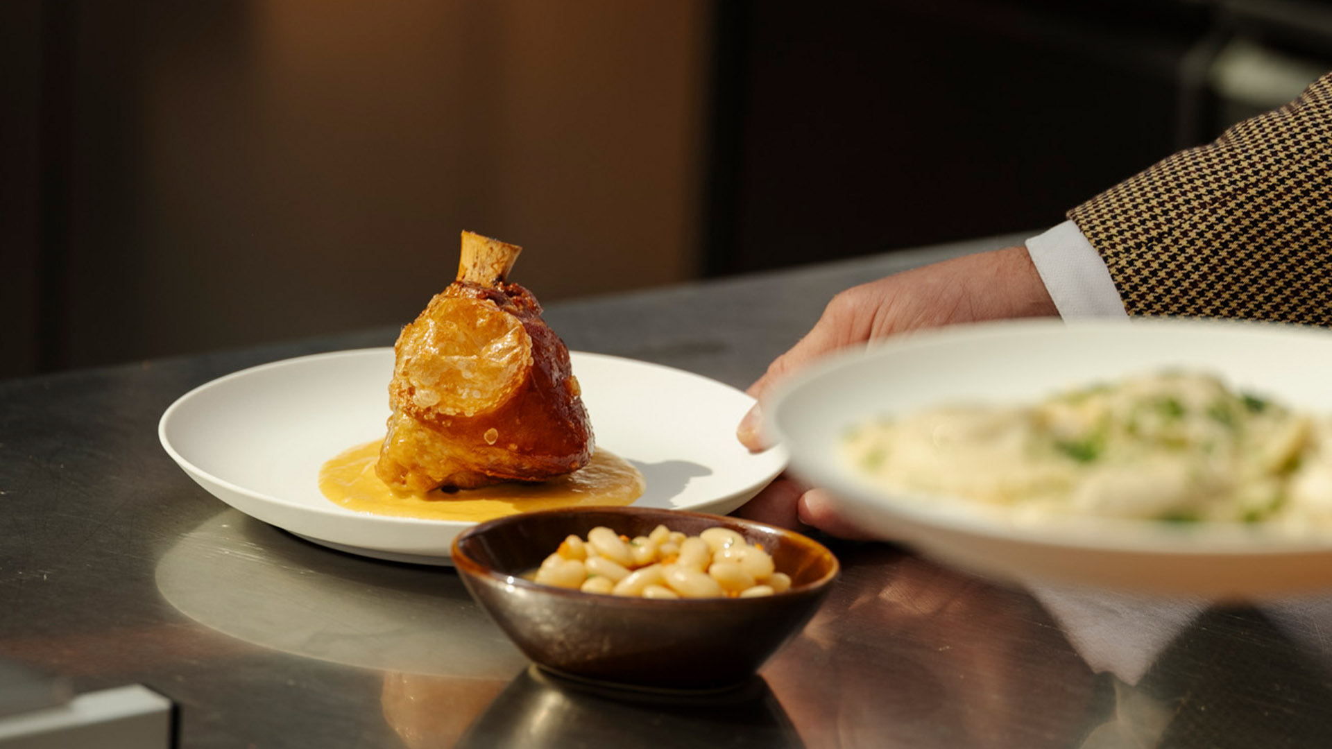 Hotel-warszawa-pieciogwiazkowy-hotel-w-centrum-warszawy-restauracja-szostka