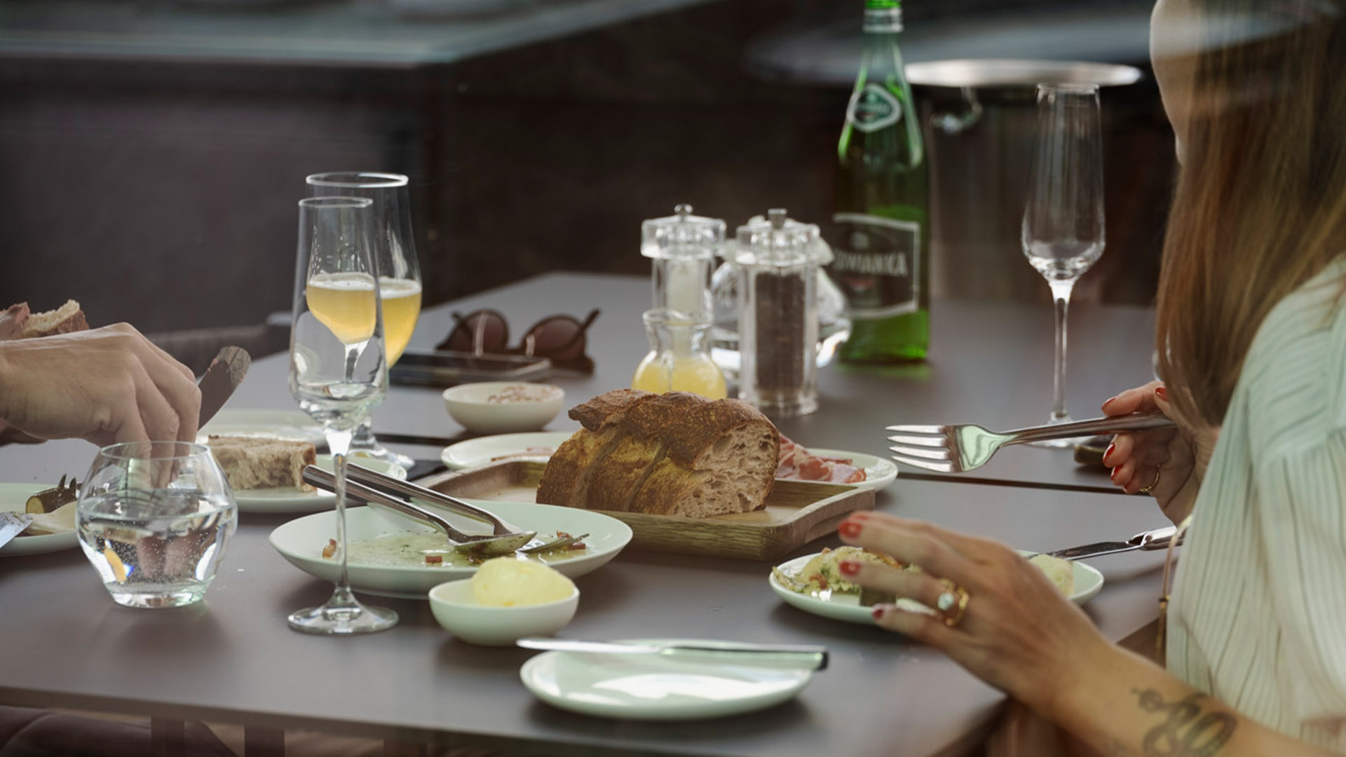 Hotel-warszawa-pieciogwiazkowy-hotel-w-centrum-warszawy-restauracja-szostka