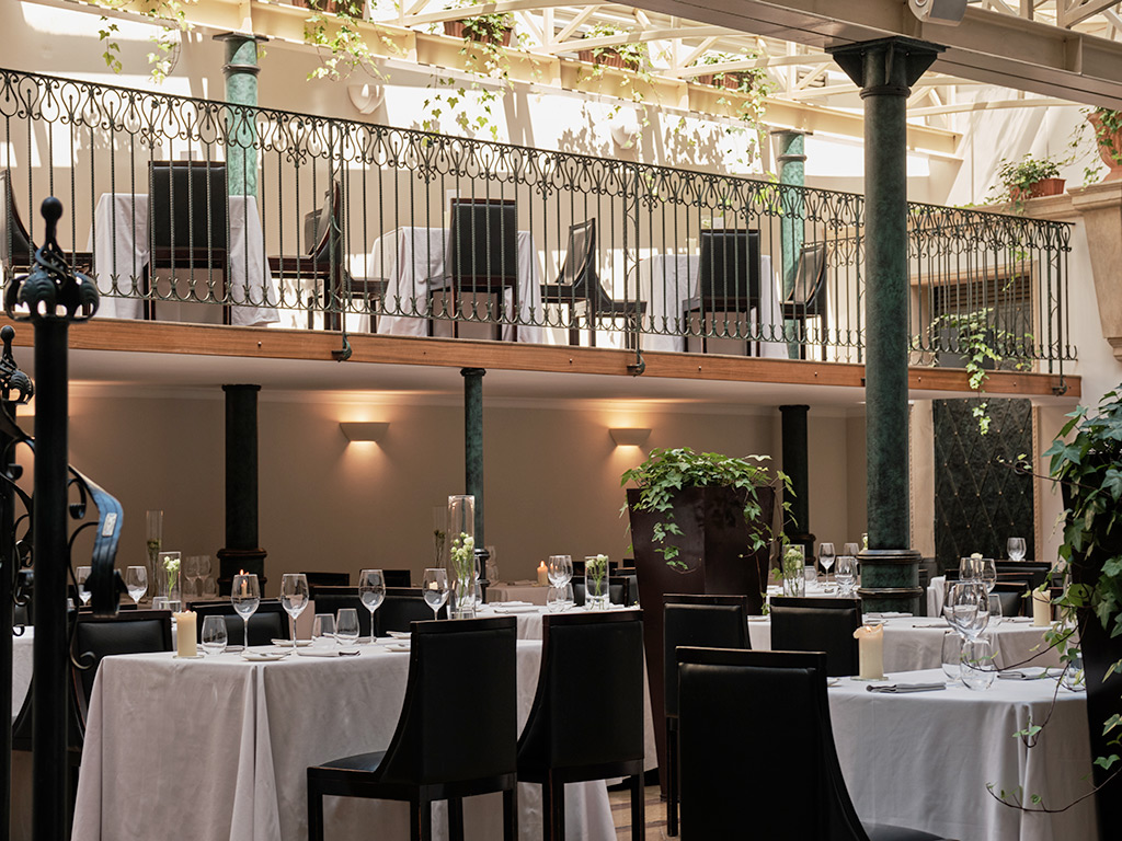 Pięciogwiazdkowy Hotel Warszawa - restauracja pod różą