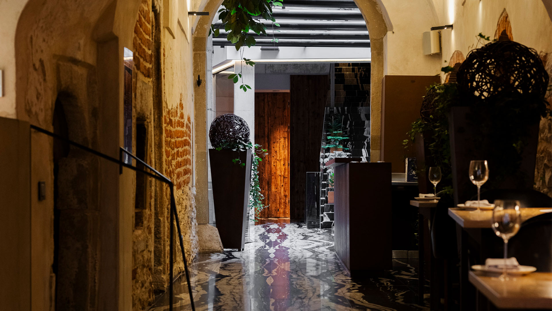 hotel-stary-pieciogwiazkowy-hotel-w-centrum-krakowa-restauracja-rybki nove