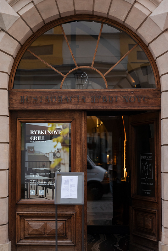 hotel-stary-pieciogwiazkowy-hotel-w-centrum-krakowa-restauracja-rybki nove